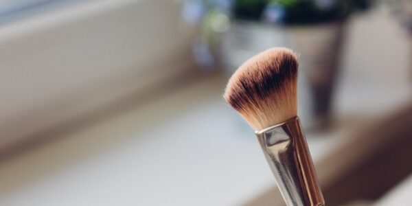 makeup-brush-window